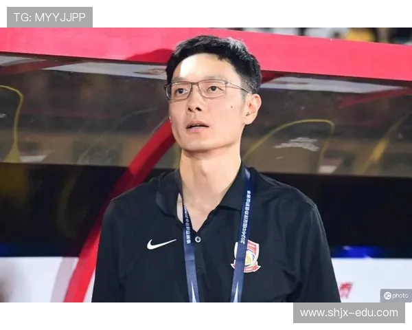 职业俱乐部对退役功勋球员的终身制